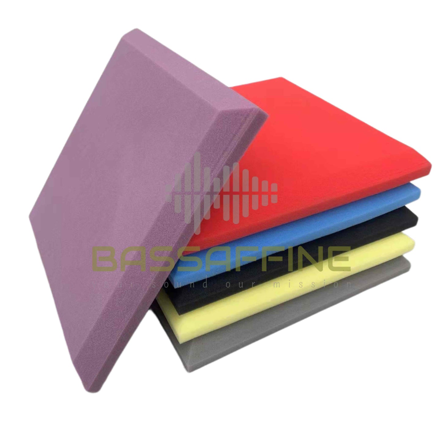 Glatte Bassaffine Schallschutzpaneele aus Schaumstoff für die SOLID Polymerfiber Vocal Booth. Minimalistische, flache Akustikplatten zur Schallabsorption und für eine moderne Innenoptik der schallisolierten Kabine.