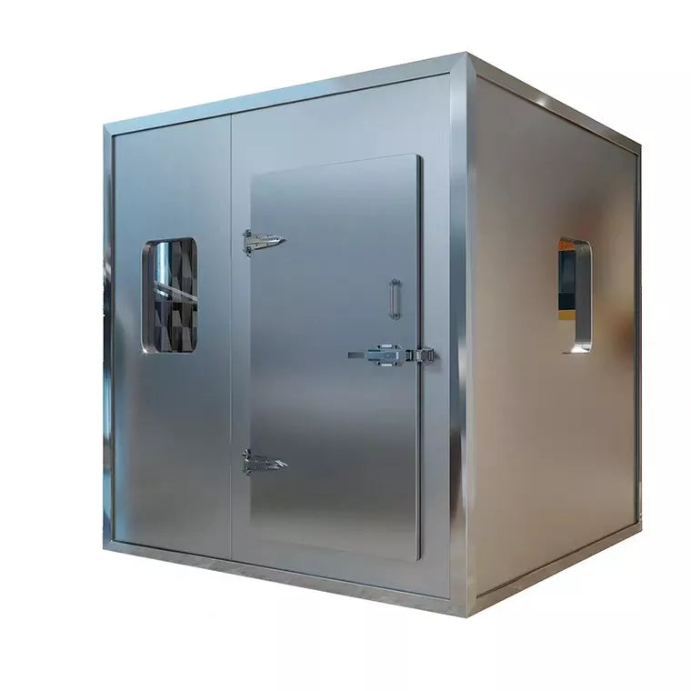 Geschlossene Bassaffine SOLID Aluminium-Plastic Soundproof Cabin in Silberoptik. Kompakte Schallschutzkabine mit Isolierfenstern und verstärkter Tür für professionelle Tonaufnahmen, Sprachkabinen und Studioanwendungen.